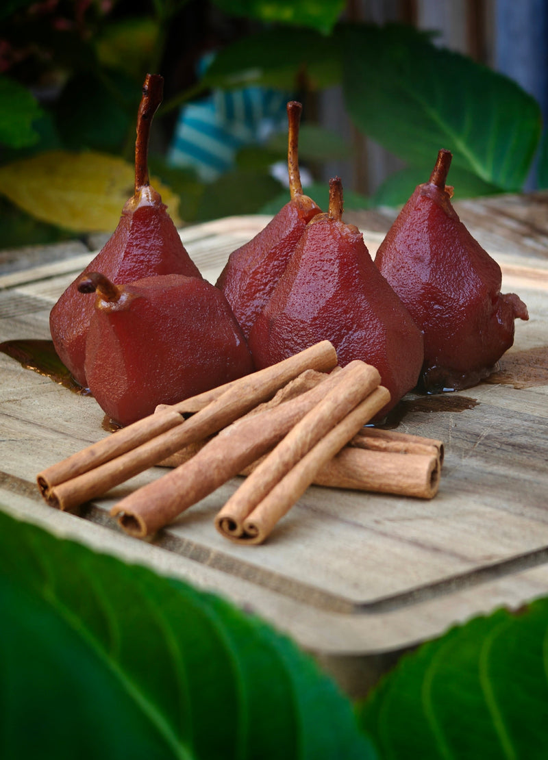 Stoofperen van de BBQ met glühwein en specerijen