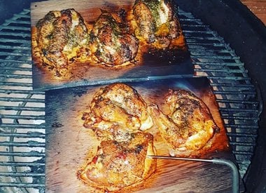 Parelhoenfilet op Cederhout