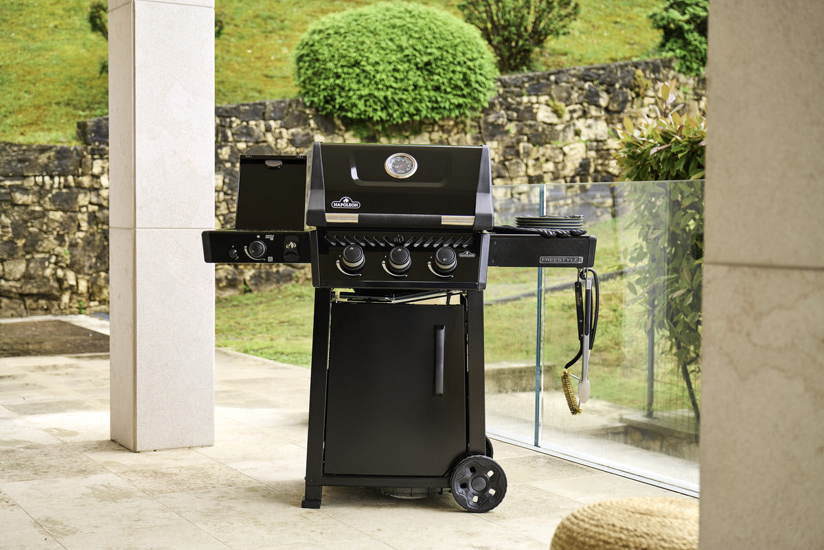 Freestyle_PRO365PropaneGasGrill_SideInfraredBurner_Black6