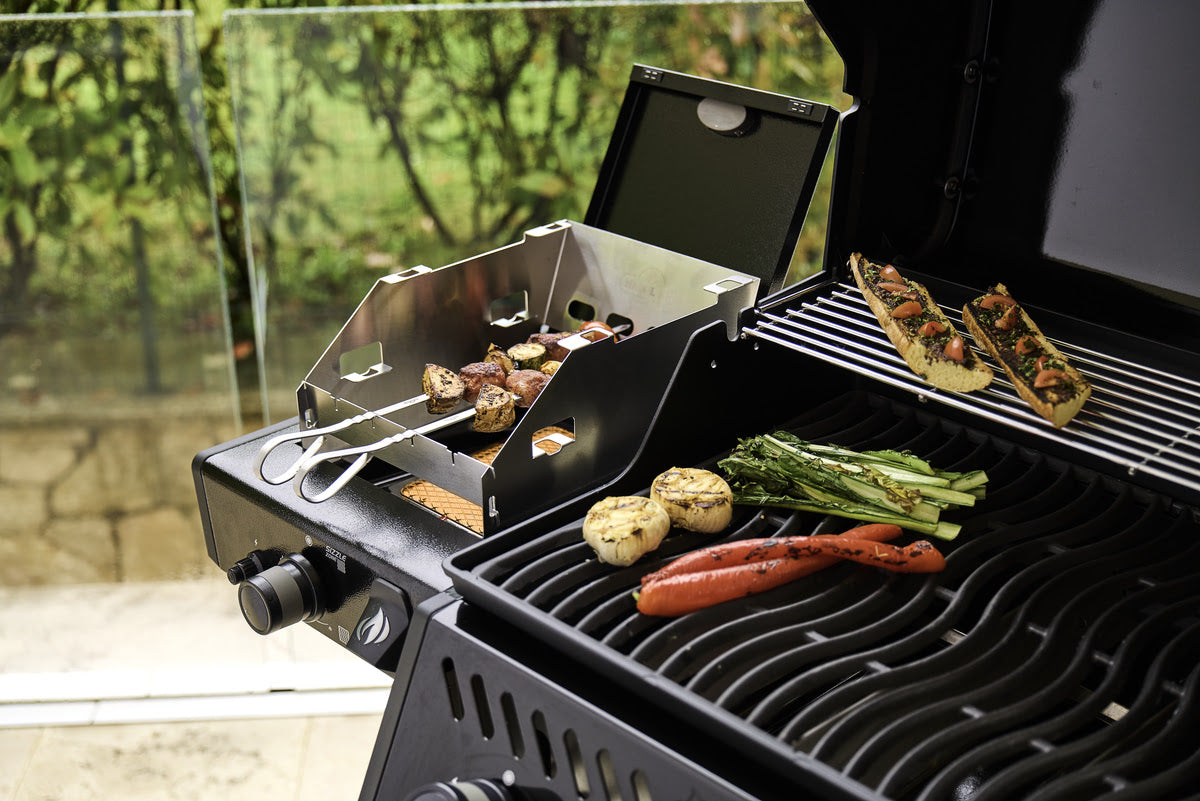 Freestyle_PRO365PropaneGasGrill_SideInfraredBurner_Black7