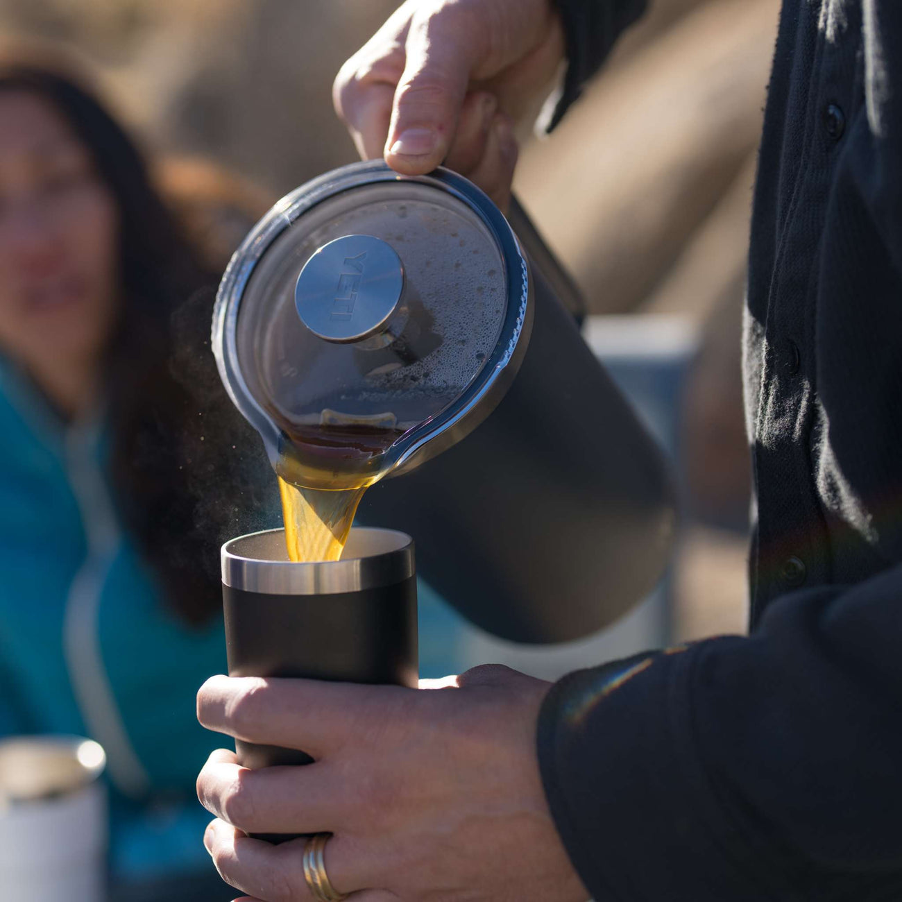 Yeti-rambler-34-oz-cafetiere-navy-10