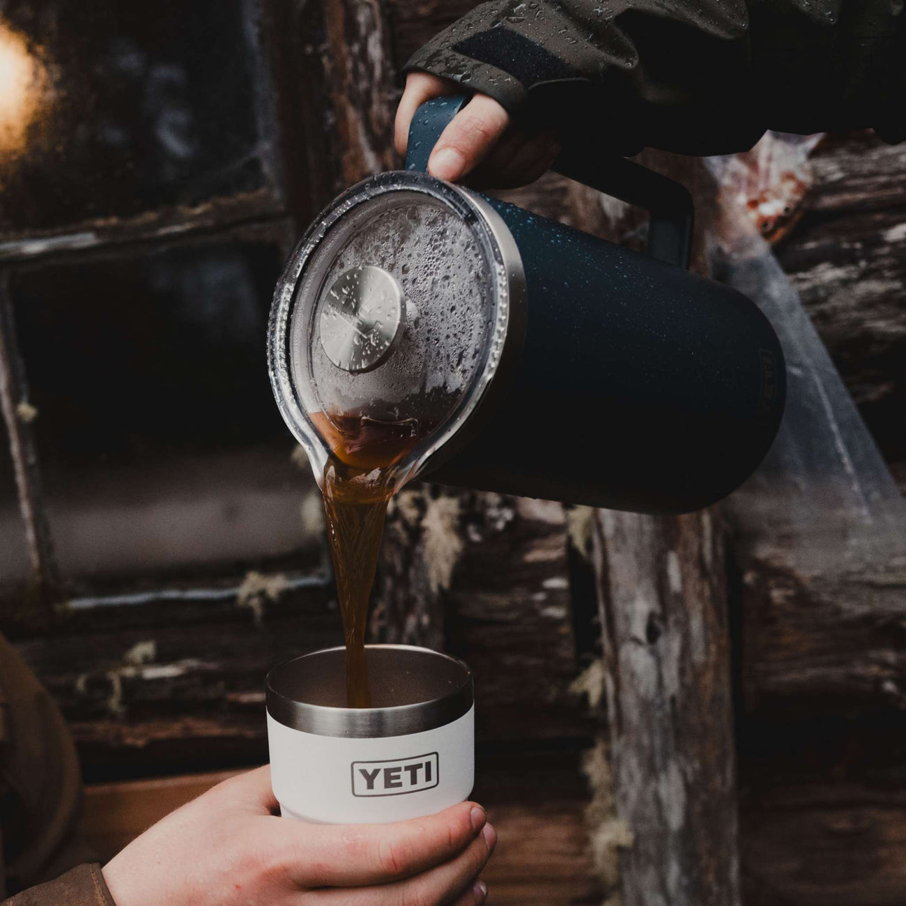 Yeti-rambler-34-oz-cafetiere-navy-12