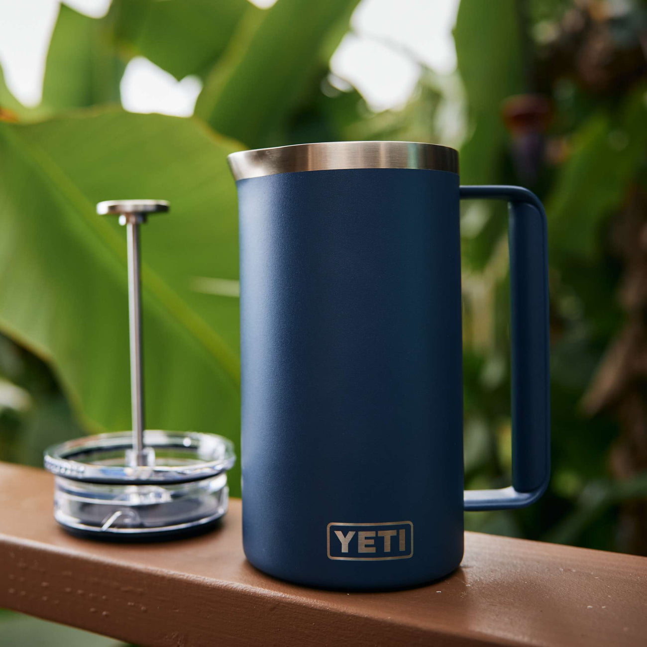Yeti-rambler-34-oz-cafetiere-navy-13