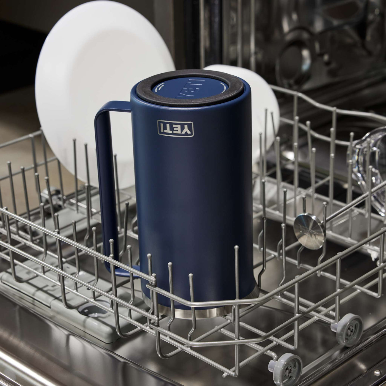 Yeti-rambler-34-oz-cafetiere-navy-14