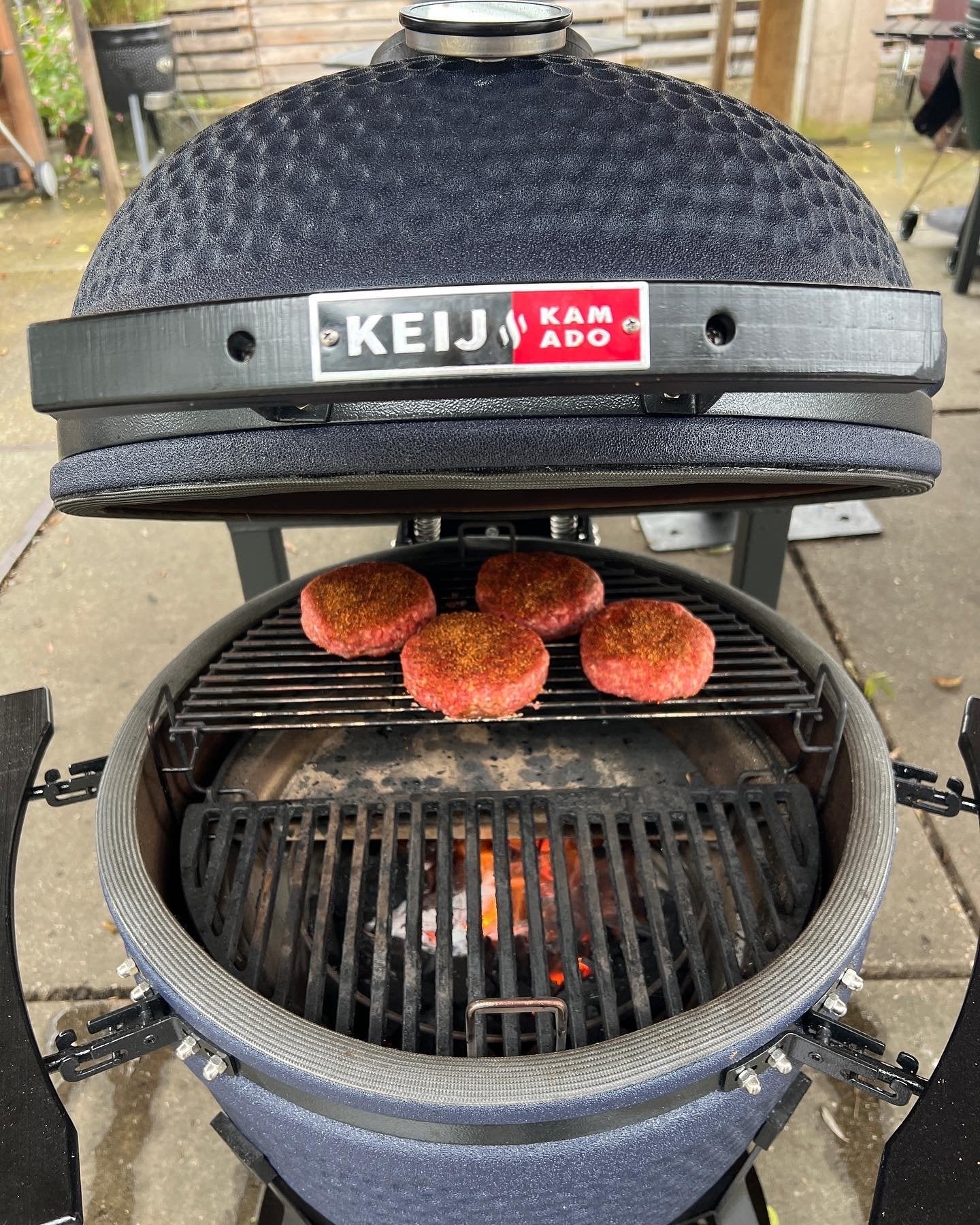 Kamado 1.0 BBQ workshop - 21 nov 17.00 uur - 21:00 u Smokey Basterds Edition - inclusief drankjes